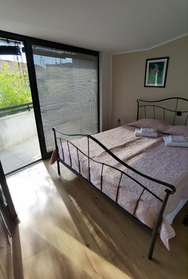 Pine And Lime Apartments พูลา ภายนอก รูปภาพ