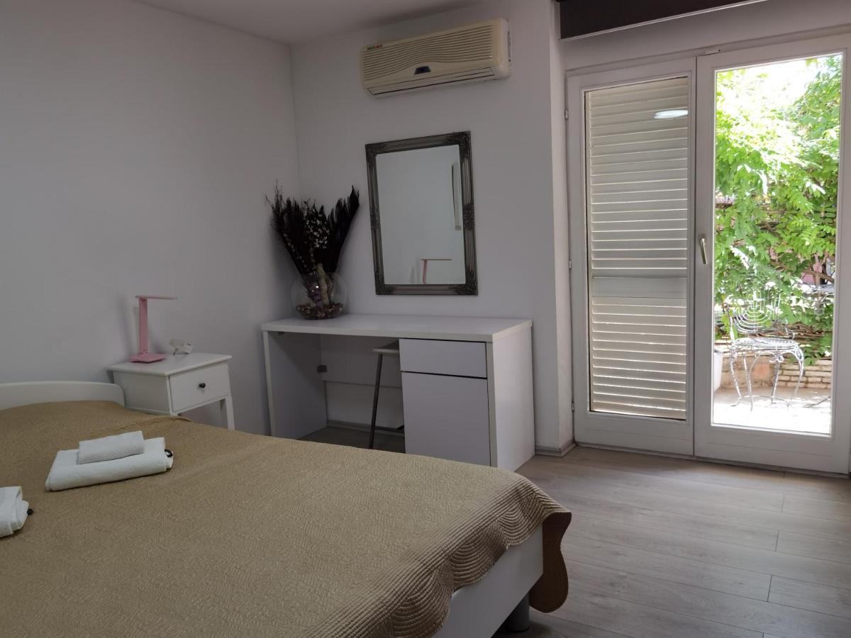 Pine And Lime Apartments พูลา ภายนอก รูปภาพ