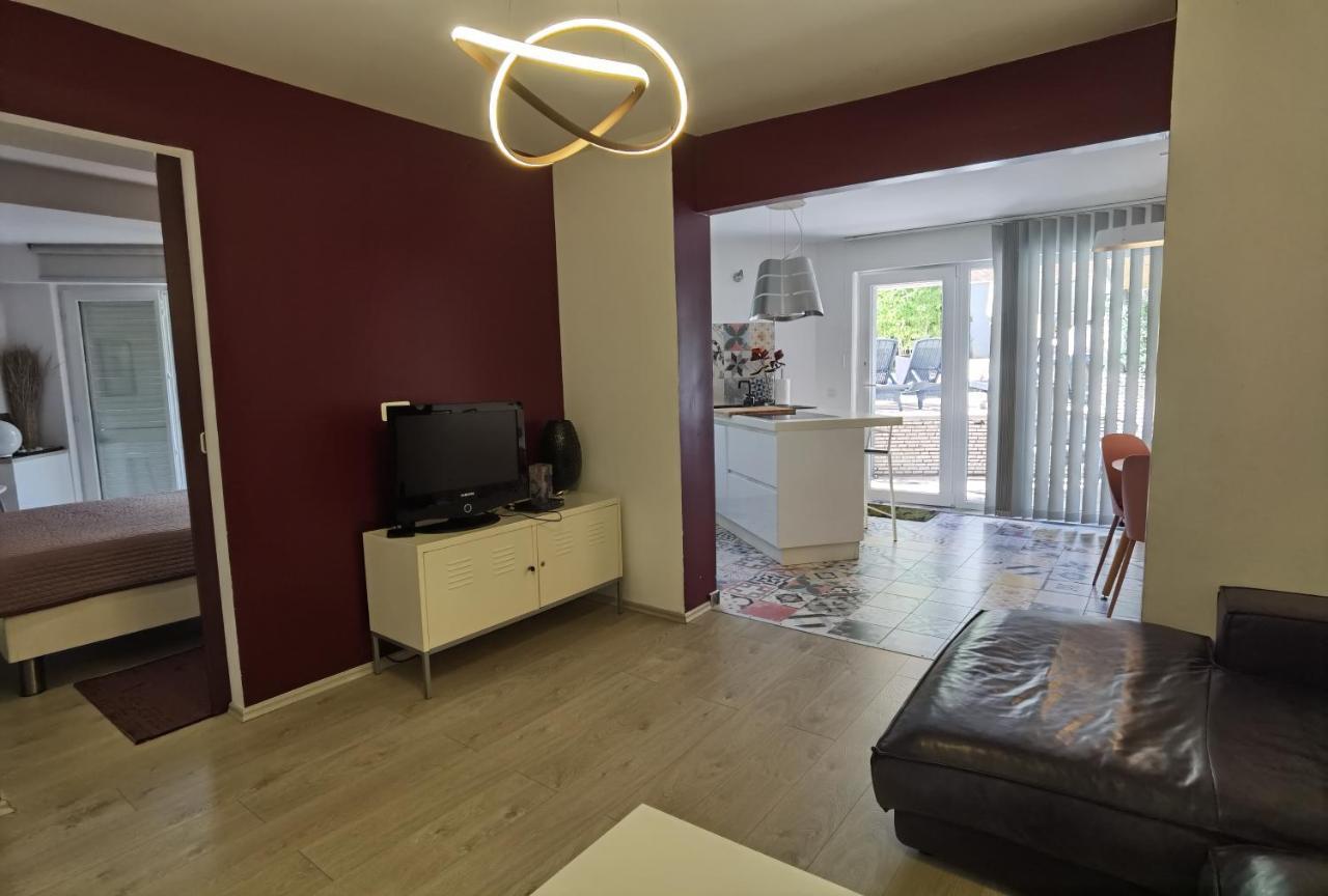 Pine And Lime Apartments พูลา ภายนอก รูปภาพ