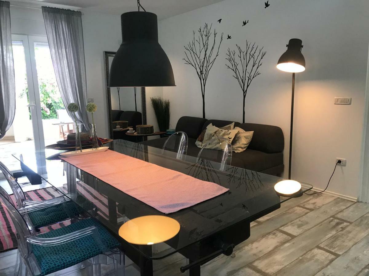 Pine And Lime Apartments พูลา ภายนอก รูปภาพ