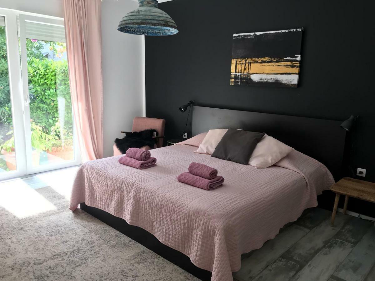 Pine And Lime Apartments พูลา ภายนอก รูปภาพ