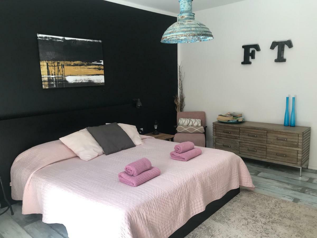 Pine And Lime Apartments พูลา ภายนอก รูปภาพ