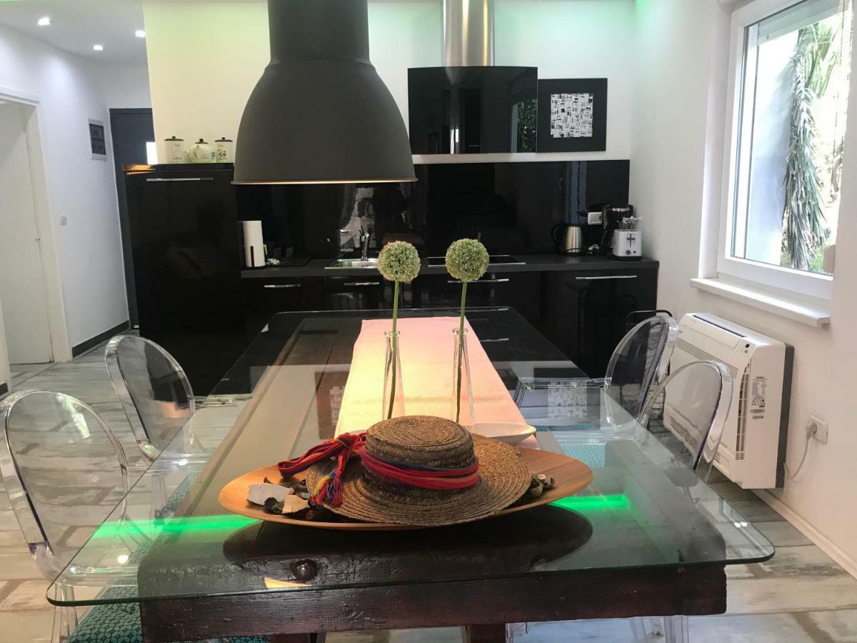 Pine And Lime Apartments พูลา ภายนอก รูปภาพ